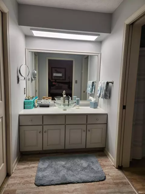 Bath - 2270 E Cape Cod Rd, Bloomington, IN 47401 photo 1 of 6