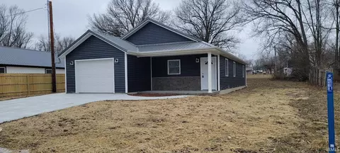 140 SW 8th St, Linton, IN 47441