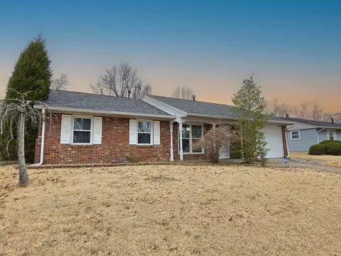 4710 Ridge Knoll Dr, Evansville, IN 47710