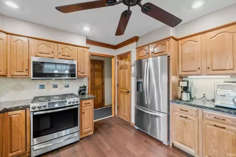 11684 Cross Cut Dr, Granger, IN 46530 photo 6