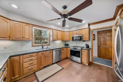 11684 Cross Cut Dr, Granger, IN 46530 photo 5
