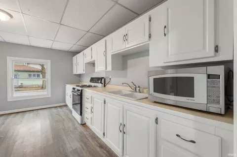 Kitchen - 401 S Lee St, Garrett, IN 46738 photo 2 of 3