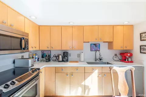 Kitchen - 6880 E Trailway Dr, Bloomington, IN 47408 photo 3 of 3