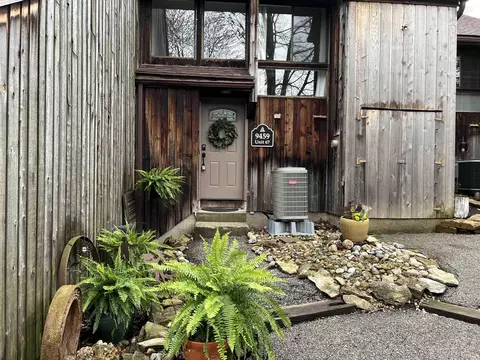 9459 S Pointe Lasalles Dr #67, Bloomington, IN 47401