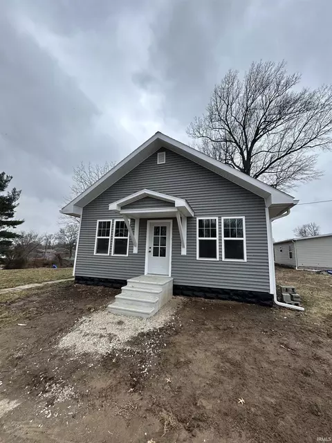 624 N Polk St, Oakland City, IN 47660