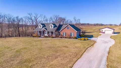 136 Red Barn Rd, Boonville, IN 47601
