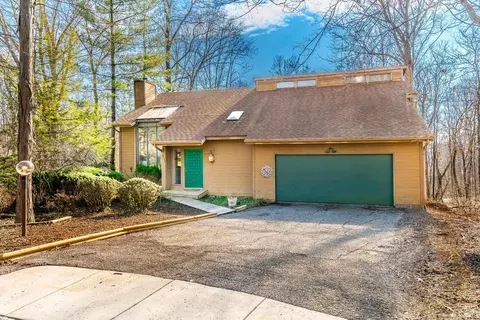 2502 E Roundhill Ln, Bloomington, IN 47401 photo 1
