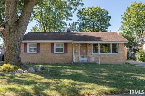 2734 Kettering Dr, South Bend, IN 46635
