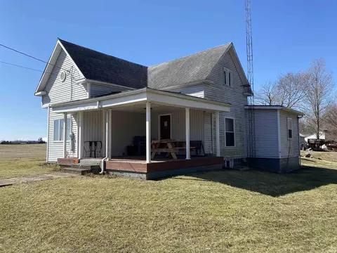 8014 W Windsor Rd, Farmland, IN 47340