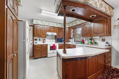 811 Third St, Howe, IN 46746 photo 7