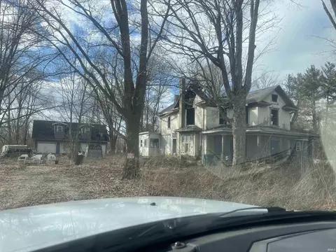10754 S 300 East Rd, Walton, IN 46994