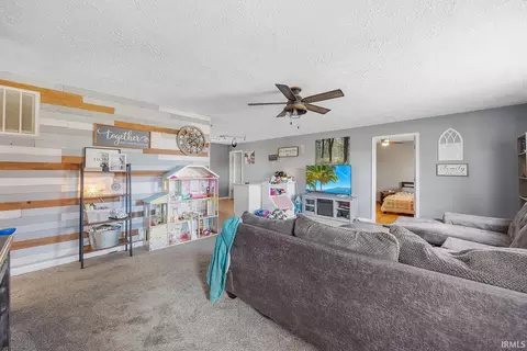 404 E Franklin St, Colfax, IN 46035 photo 5