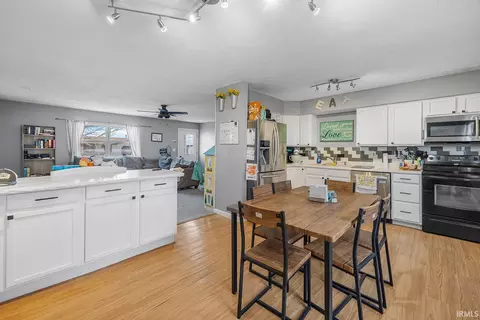 404 E Franklin St, Colfax, IN 46035 photo 7