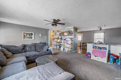 404 E Franklin St, Colfax, IN 46035 photo 4