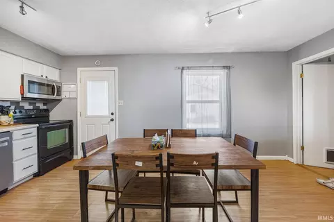 404 E Franklin St, Colfax, IN 46035 photo 8