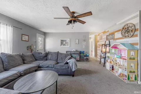 404 E Franklin St, Colfax, IN 46035 photo 3