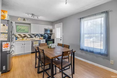 404 E Franklin St, Colfax, IN 46035 photo 6