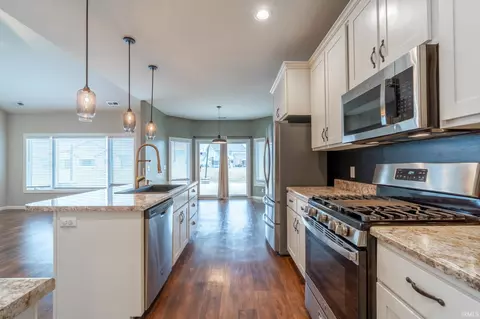 Kitchen - 2165 Freestone Pl, Huntertown, IN 46748 photo 1 of 2