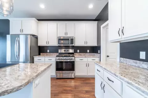 Kitchen - 2165 Freestone Pl, Huntertown, IN 46748 photo 2 of 2