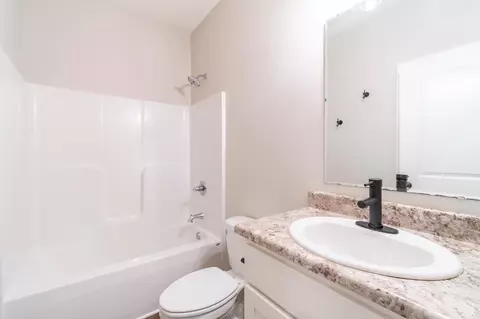 Bath - 2165 Freestone Pl, Huntertown, IN 46748 photo 3 of 3