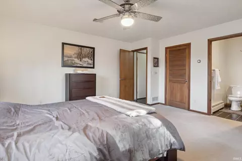 Bedroom - 52177 Evergreen Rd, Granger, IN 46530 photo 2 of 6
