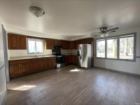 810 E Van Vleek St, Waterloo, IN 46793 photo 8