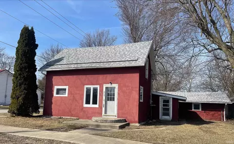810 E Van Vleek St, Waterloo, IN 46793 photo 2