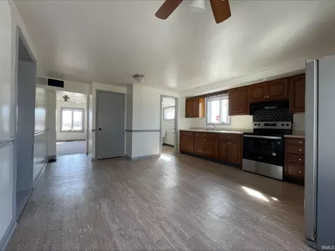 810 E Van Vleek St, Waterloo, IN 46793 photo 7