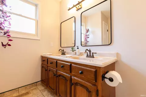 Bath - 1108 E Ridgemont Ct, Bloomington, IN 47401 photo 2 of 5