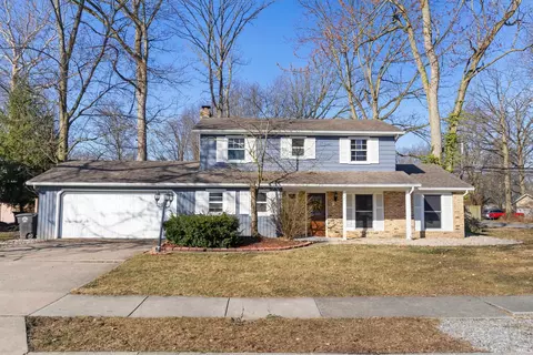 1915 Forest Downs Dr, Fort Wayne, IN 46815