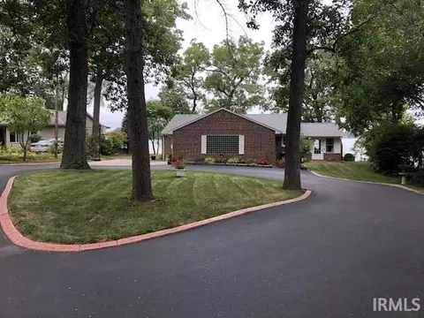 3120 Country Club Dr E, Rochester, IN 46975