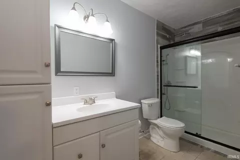 Bath - 984 E Buckingham Dr, Bloomington, IN 47401 photo 1 of 2