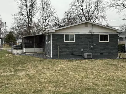 Exterior - 512 E Walnut St, Greentown, IN 46936 photo 7 of 10