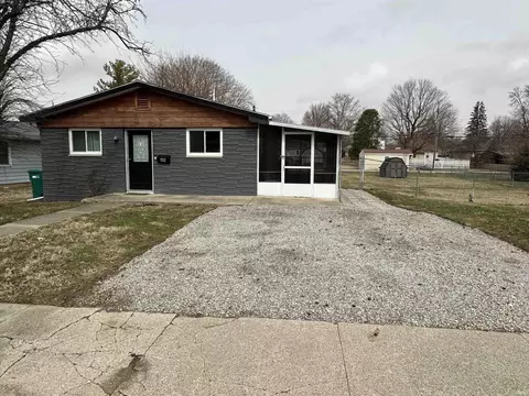 Exterior - 512 E Walnut St, Greentown, IN 46936 photo 3 of 10