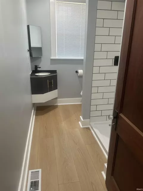 Bath - 416 W W 8th St, Jasper, IN 47546 photo 1 of 3