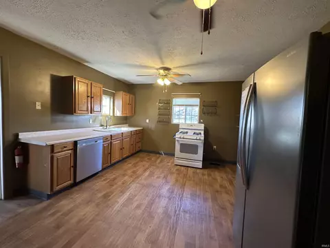 465 W Franklin St, Lyons, IN 47443 photo 2