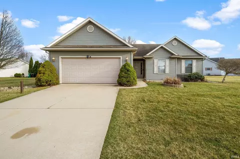 13866 Coach Circle Dr, Granger, IN 46530 photo 2