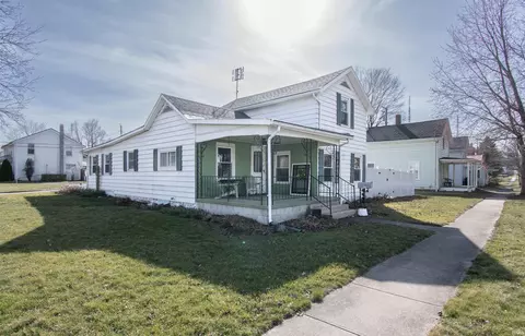 412 E Michigan St, Lagrange, IN 46761 photo 2