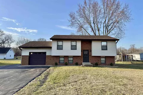 921 W Fortna Dr, Rochester, IN 46975