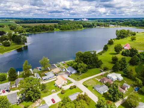 8828 S South Hill Dr, Silver Lake, IN 46982