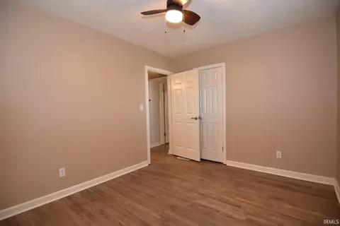 Bedroom - 536 E 9th St, Mount Vernon, IN 47620 photo 1 of 3