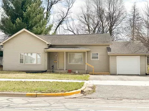 1028 E Fort Wayne St, Warsaw, IN 46580