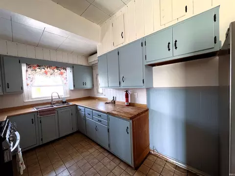 Kitchen - 501 E 4th St, Brookston, IN 47923 photo 2 of 3