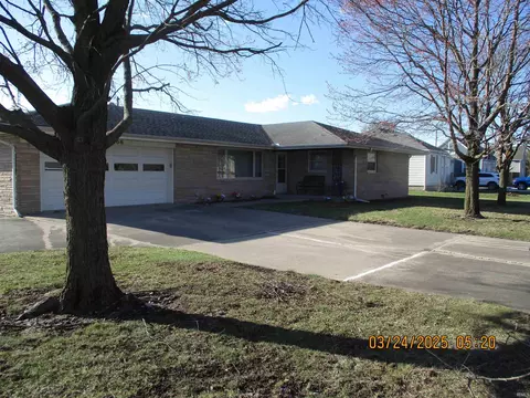 608 N Main St, Remington, IN 47977
