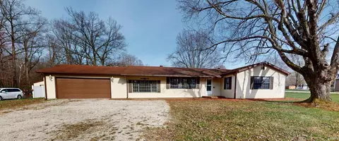 4120 N Prides Creek Dr, Petersburg, IN 47567
