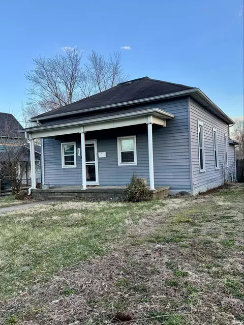 213 W 7th St, Hartford City, IN 47348