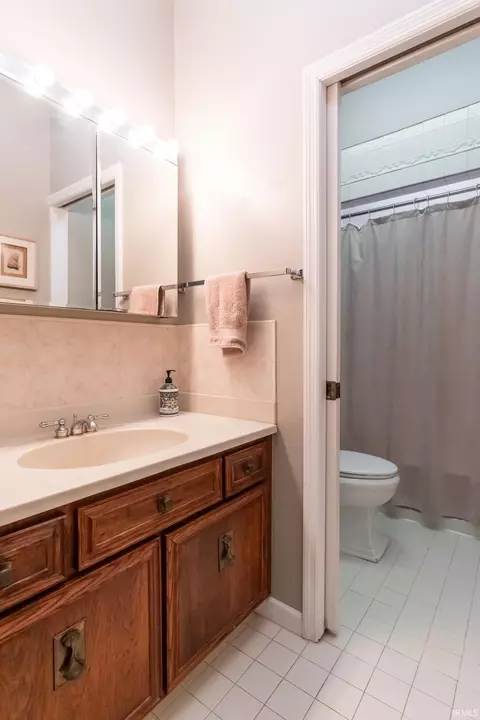 Bath - 2604 E 2nd Unit C St, Bloomington, IN 47401 photo 4 of 4