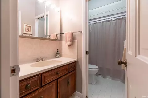Bath - 2604 E 2nd Unit C St, Bloomington, IN 47401 photo 3 of 4