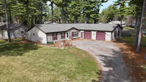 2666 E Pine Dr, Warsaw, IN 46582