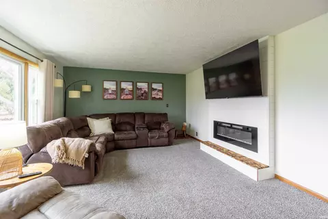 807 E 48th St, Marion, IN 46953 photo 3